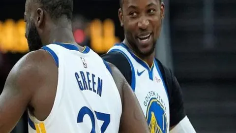 直击战局！独行侠对决马刺：9胜6败高潮盛宴，不容错过的篮球激情对决！